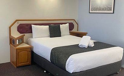Deluxe Queen Room